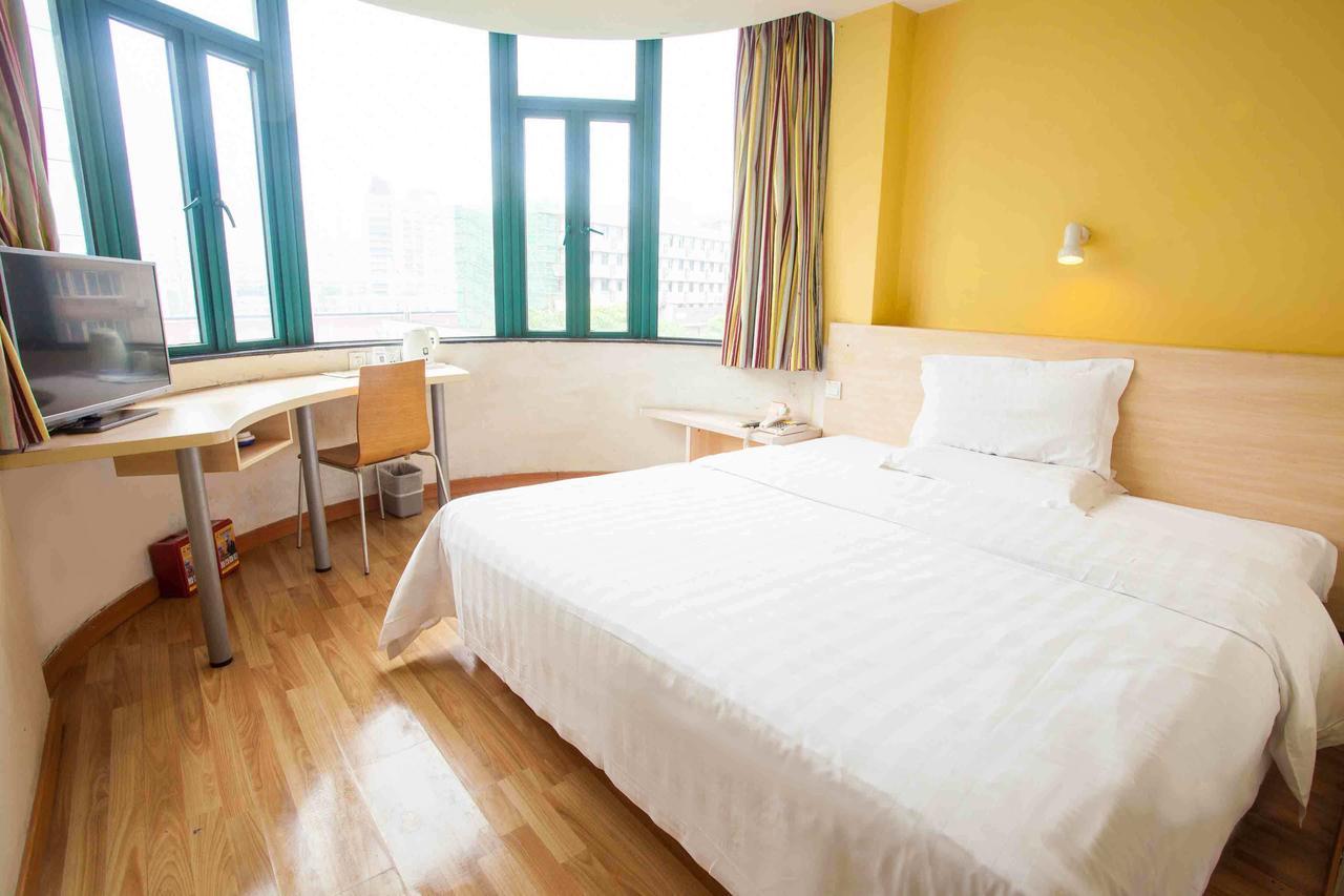 7Days Inn Zhongshan San Xiang Market Чжуншань Номер фото